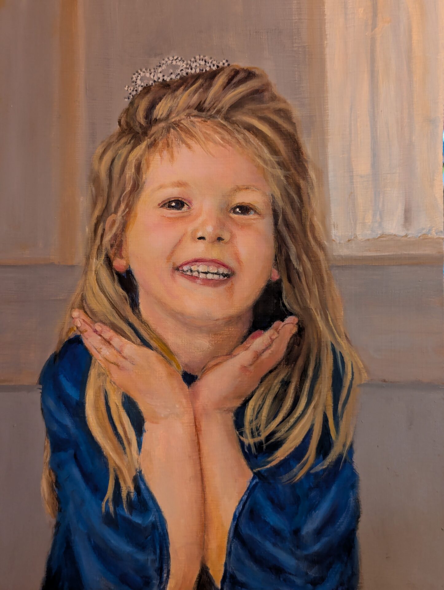 Smiling young girl portrait with hands under chin